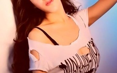 饭桌上张开腿让公看欧美片